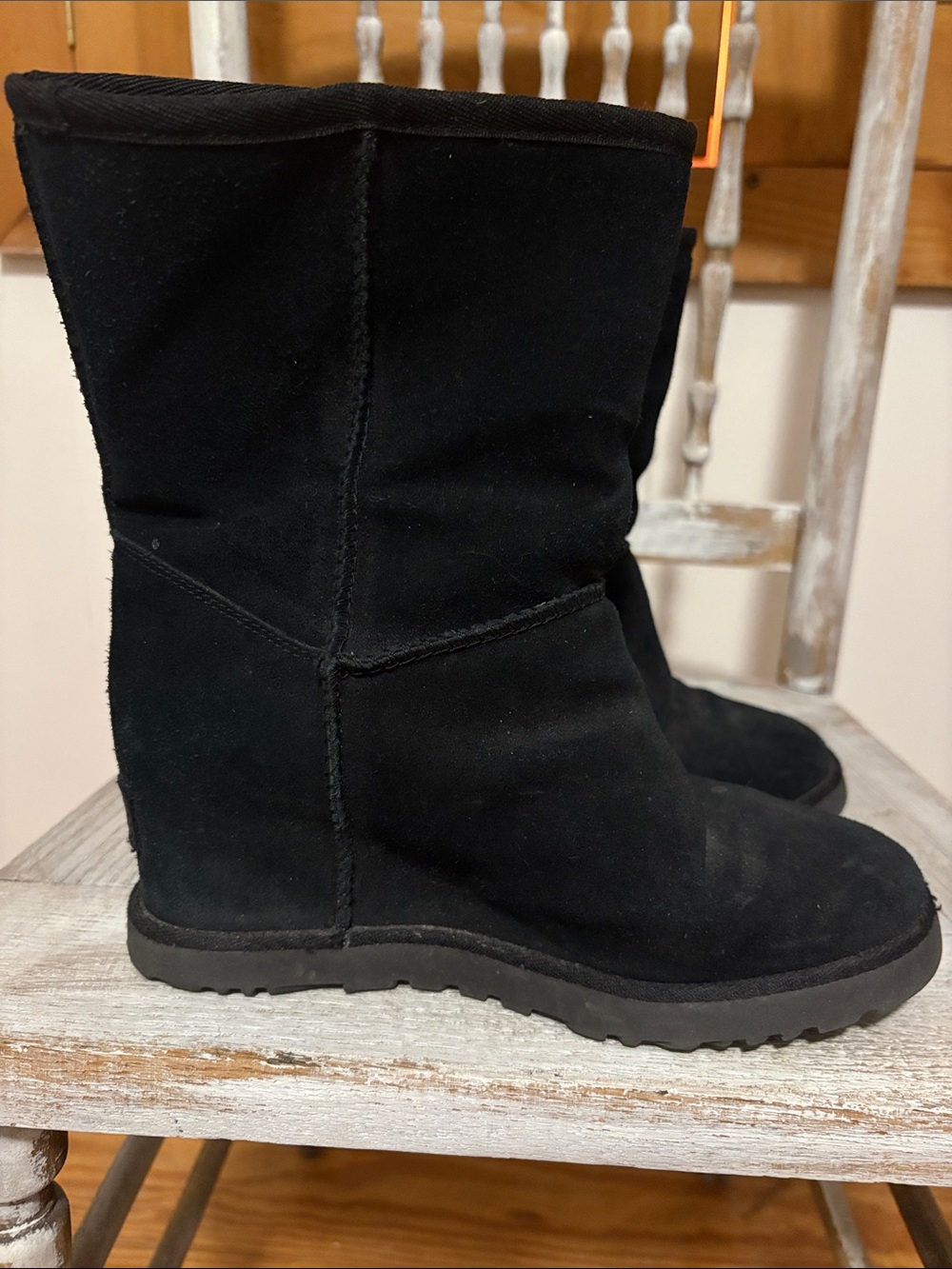 Ugg classic femme shirt boot size 6